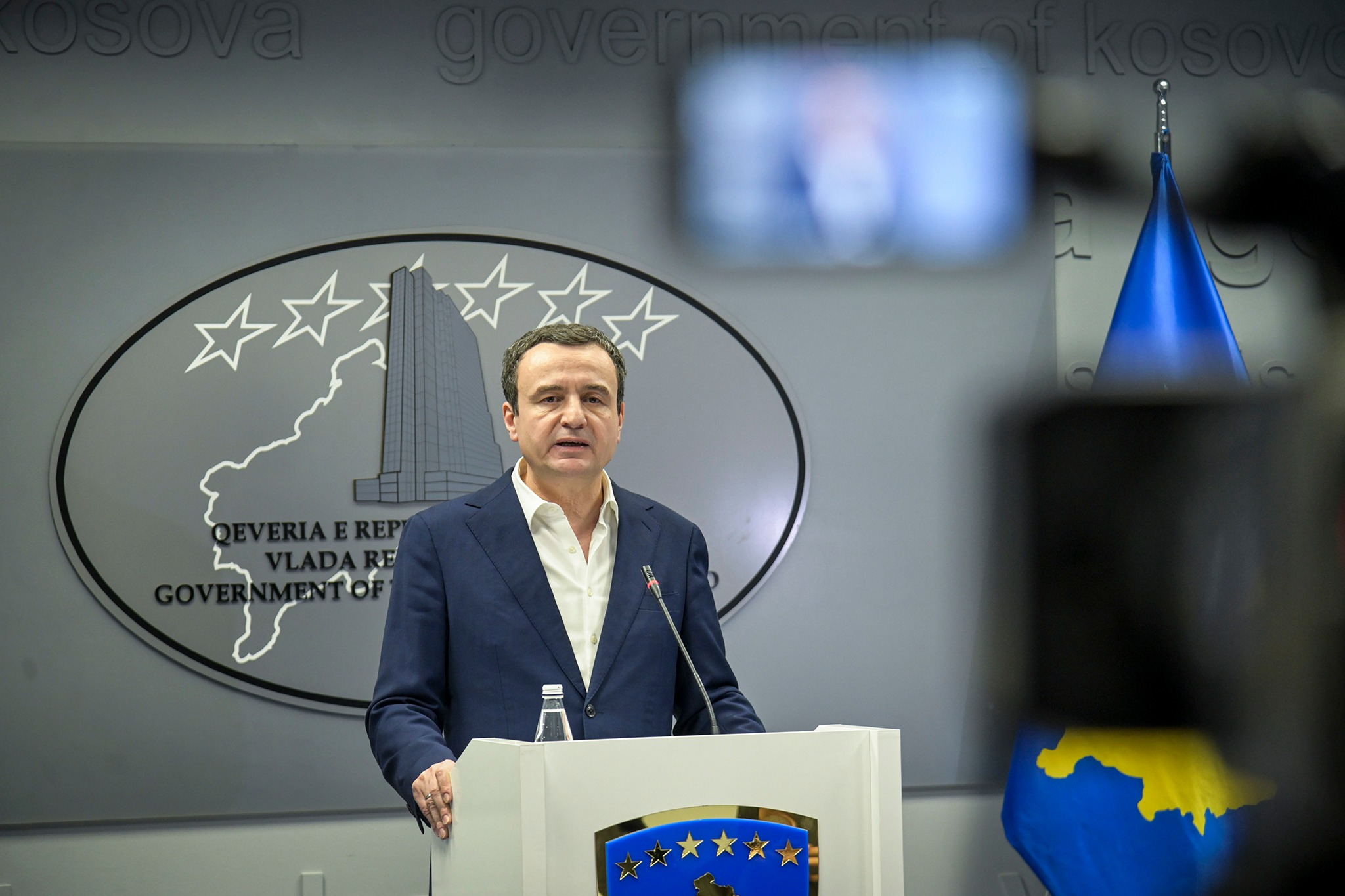 kurti-ne-takim-me-ambasadoret-e-vendeve-te-quint-it-pas-sulmit-ne-kanalin-e-iber-lepencit