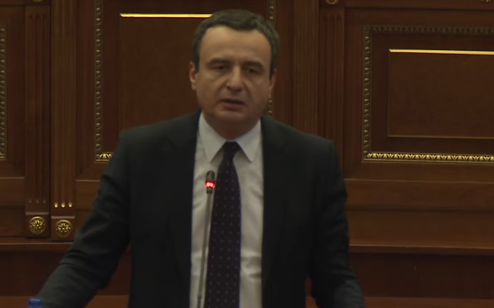 replika-mes-tahirit-e-kurtit-per-shtepine-e-bardhe