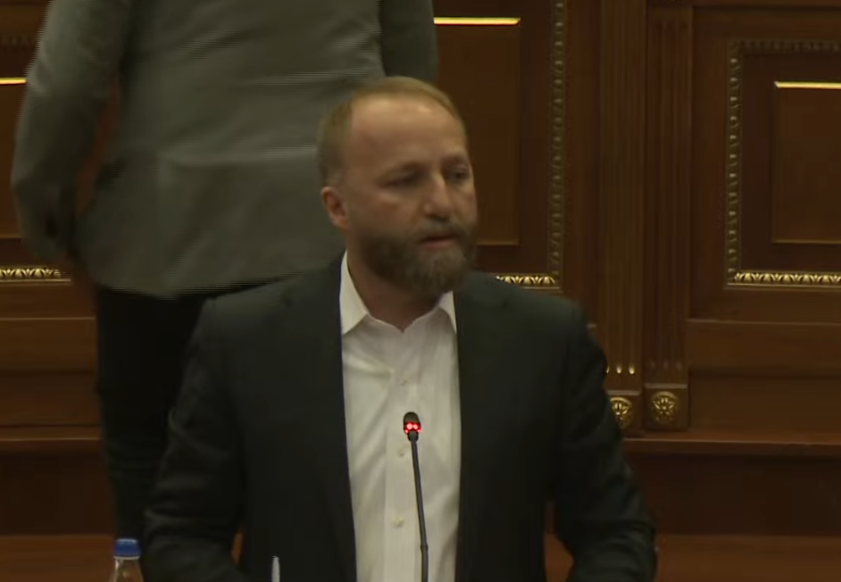 tahiri:-fenomeni-me-i-dhimbshem-qe-e-ka-goditur-kosoven-eshte-emigrimi-i-qytetareve