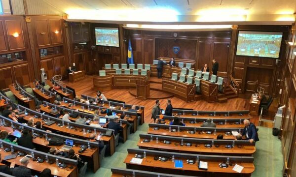 seanca-e-kuvendit-ende-nuk-ka-filluar,-shkak-mungesa-e-kuorumit