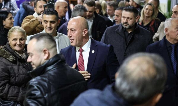 haradinaj-premton-uljen-e-tvsh-per-ushqimet-baze-dhe-barnat:-bashke-per-kosoven-fituese