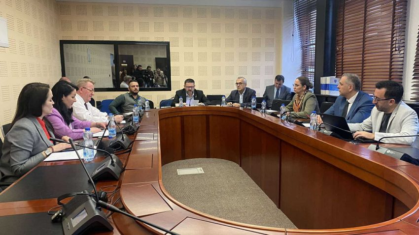 miratohet-plani-i-performances-se-aip-se,-diskutohet-edhe-mbyllja-e-tiktok-ut