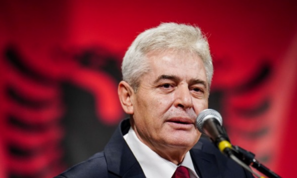 ahmeti:-s’jam-politikan-i-salloneve-dhe-biskotave,-nuk-lejoj-te-preket-shqipja