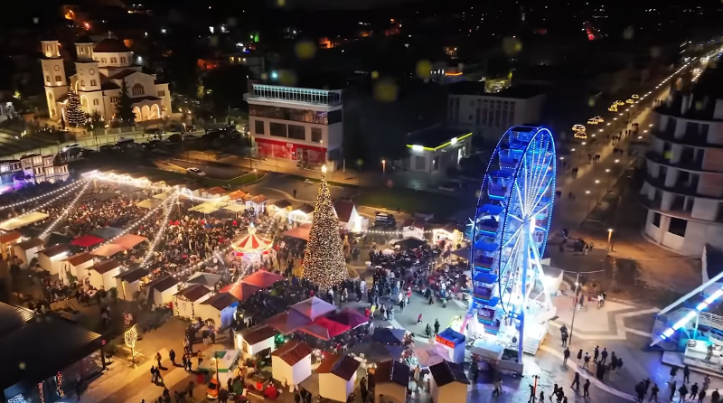 berati-ju-pret”,-edi-rama-publikon-pamje-nga-atmosfera-festive-atje