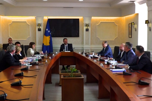 sot-mblidhet-kryesia,-diskutohet-organizimi-i-seances-se-perbashket-kosove-shqiperi