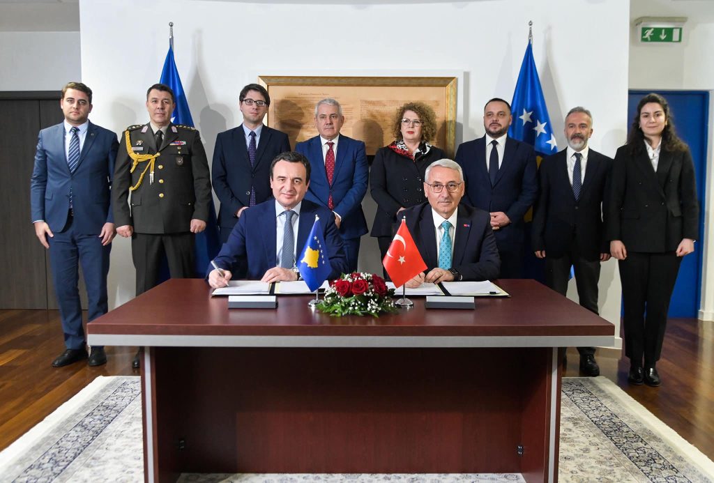 kosova-e-nenshkruan-kontraten-me-prodhuesin-turk-per-themelet-e-fabrikes-se-municioneve