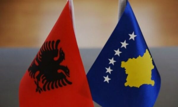 neser-seanca-e-perbashket-plenare-kosove-–-shqiperi,-130-deputete-shqiptare-vijne-ne-prishtine