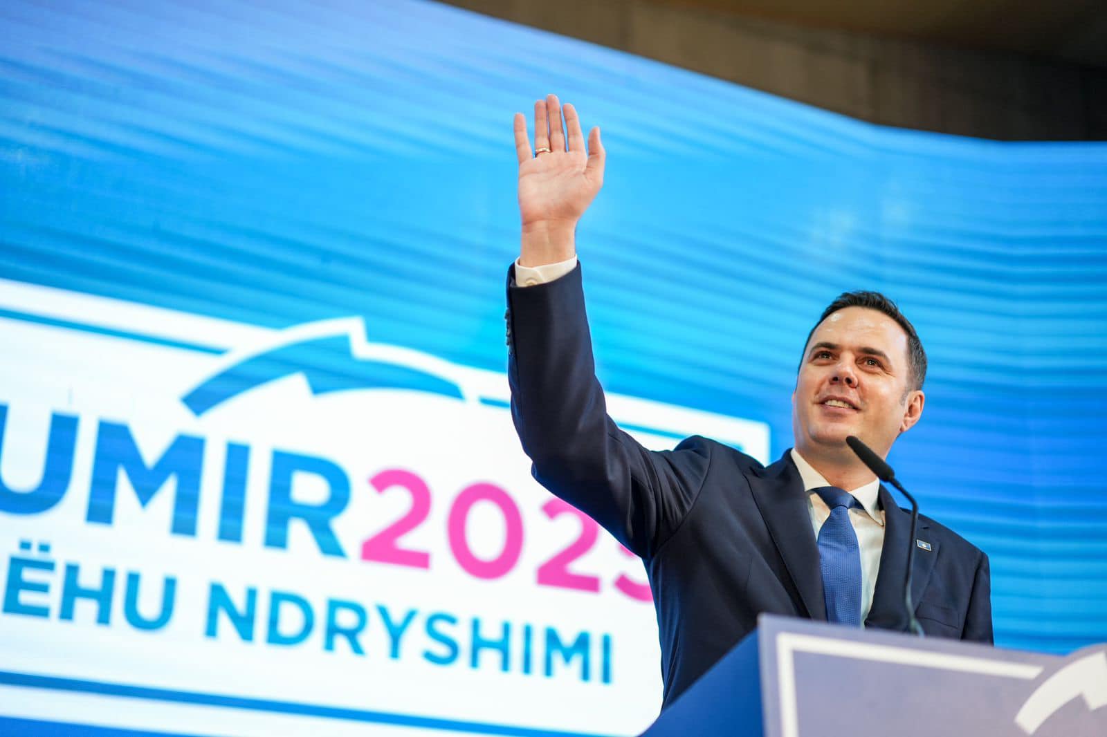 abdixhiku:-e-ardhmja-u-takon-atyre-qe-e-shohin-republiken-para-urrejtjes