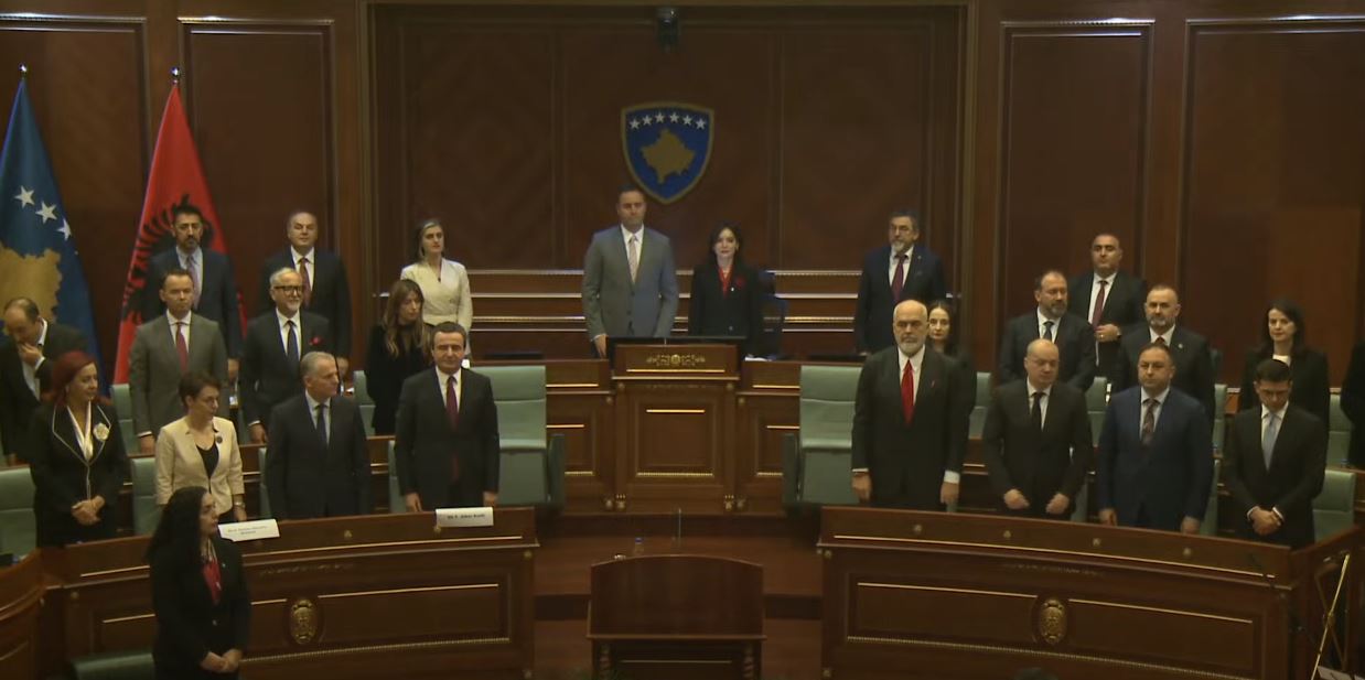 mbledhja-e-perbashket-parlamentare-nis-me-himnin-e-kosoves-dhe-ate-kombetar