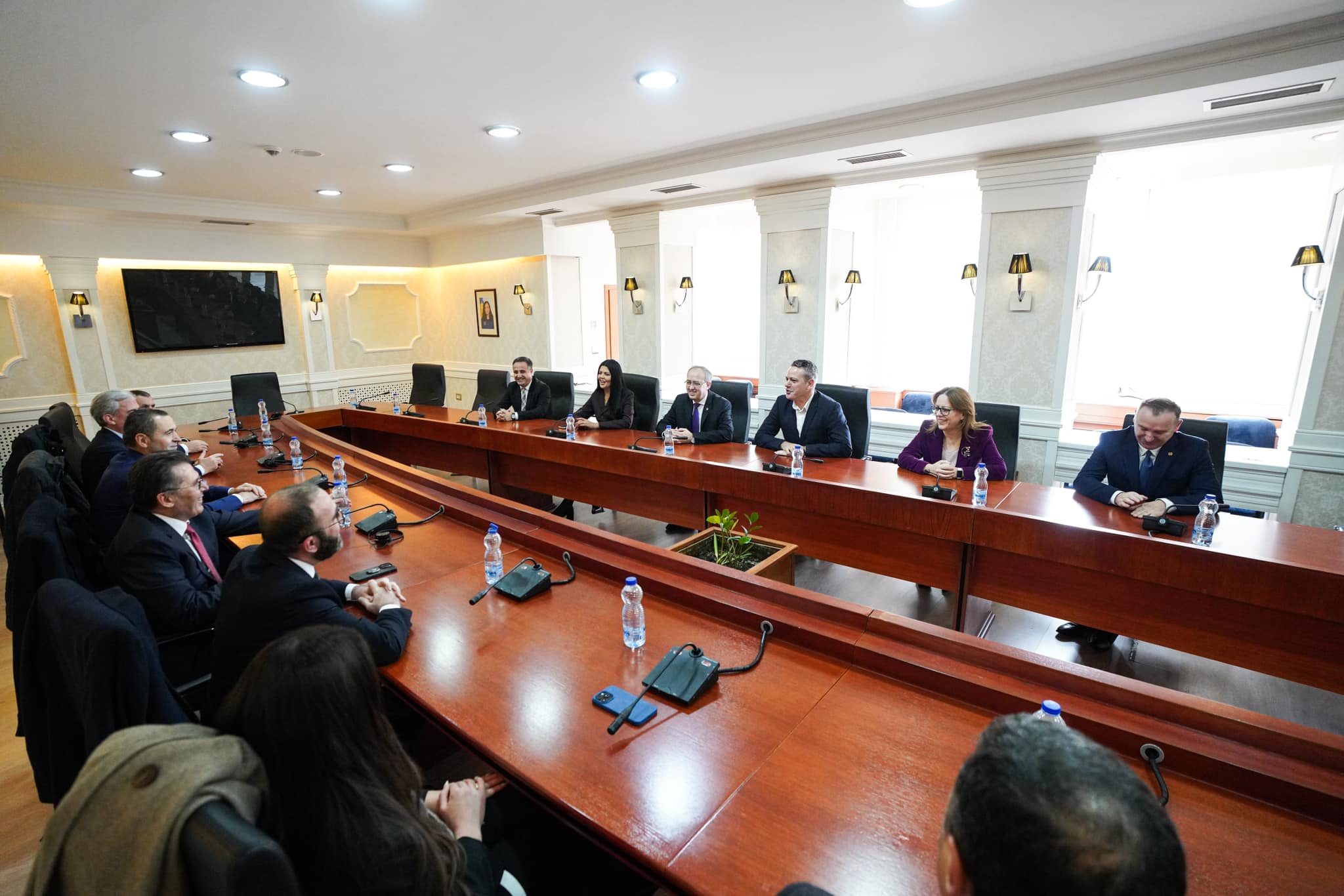 takohen-mes-vete-deputetet-e-ldk-se-dhe-te-pd-se