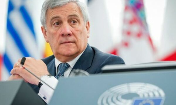 antonio-tajani-vjen-ne-kosove,-viziton-kfor-in-italian-per-krishtlindje