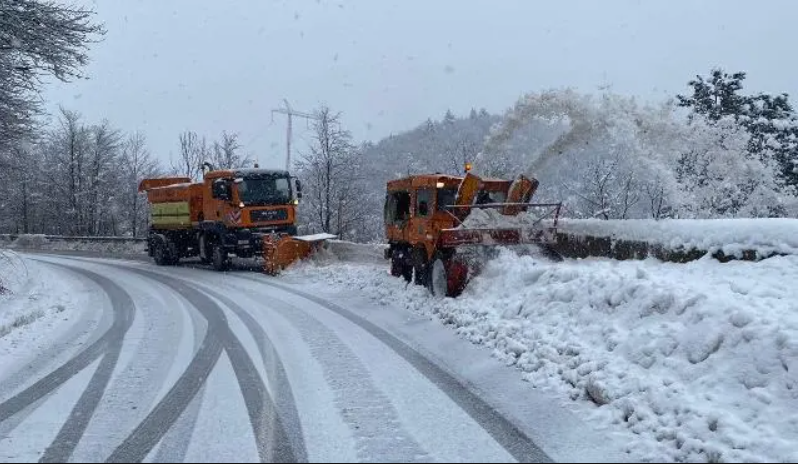 reshjet-e-dendura-te-bores-–-ministria-e-infrastruktures-njofton-per-gjendjen-e-rrugeve