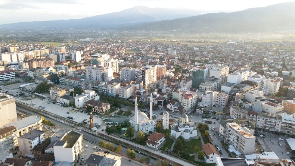 ferizaj,-pronarja-thote-se-vetura-iu-demtua-nga-nje-plumb-qorr