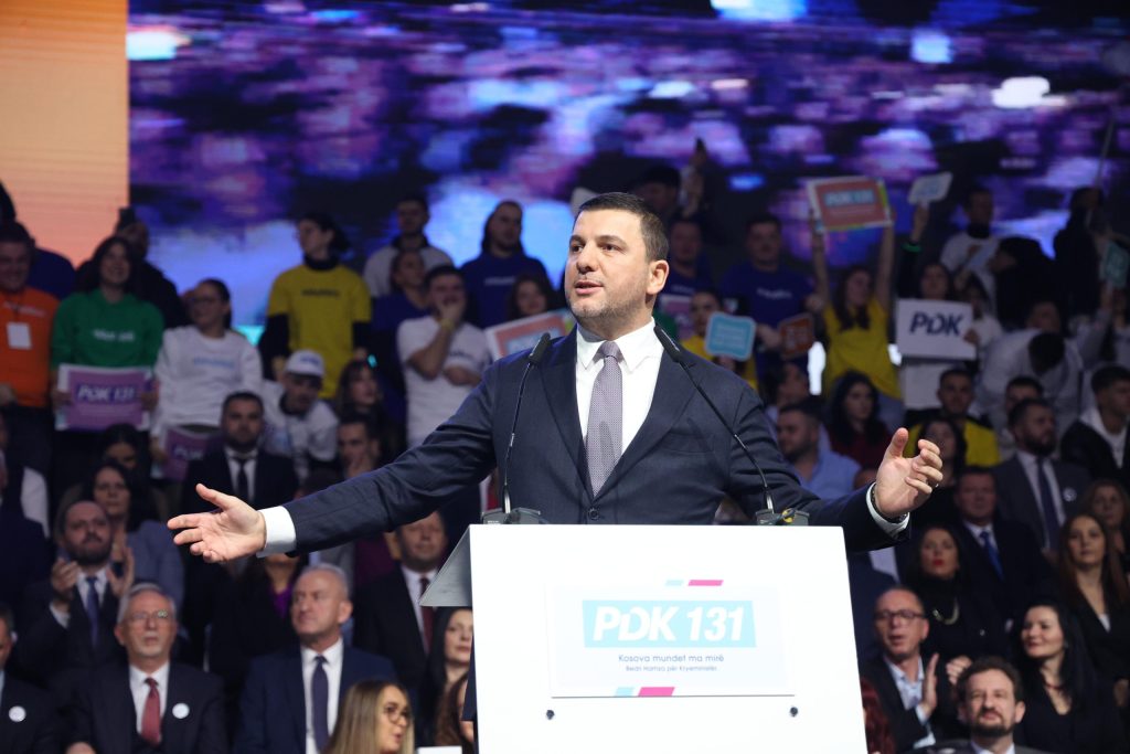 pdk-hape-fushaten,-memli-krasniqi:-votoni-131-per-nje-kosove-ma-te-mire-me-bedri-hamzen-kryeminister