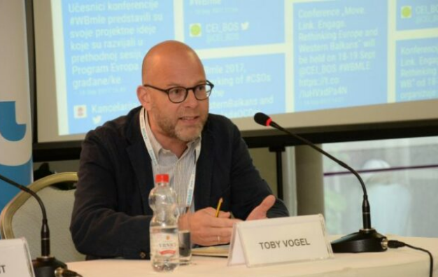 Vogel: Për sa kohë BE-ja dhe SHBA-ja e ‘ledhatojnë Vuçiqin’, Kosova do të jetë në rrezik