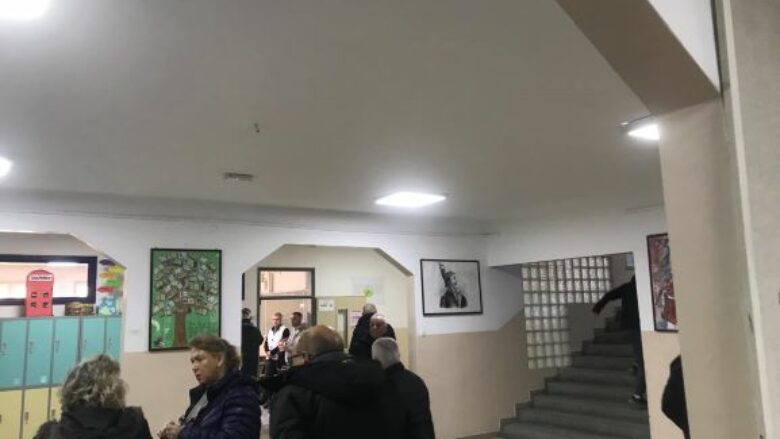 qytetaret-votojne-ne-oret-e-para-te-mengjesit-ne-qendren-me-te-madhe-te-votimit-ne-gjilan