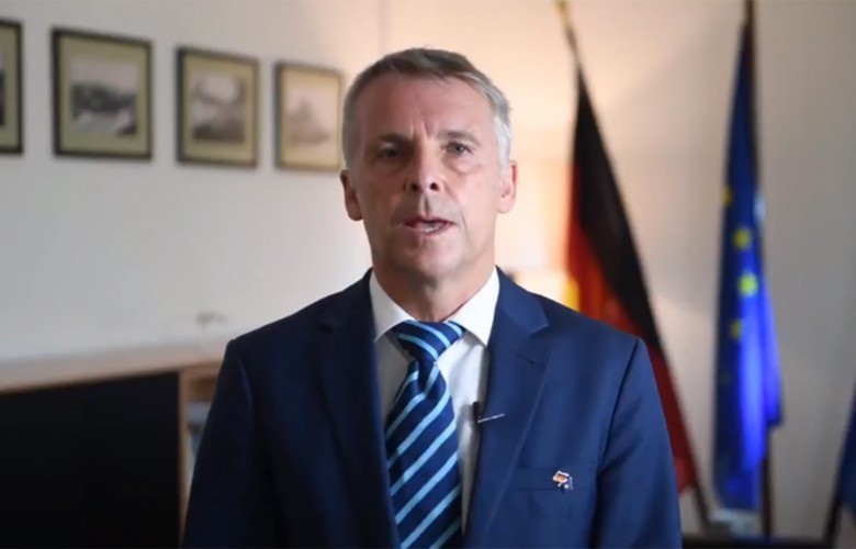 rohde-viziton-qendren-e-votimit-ne-gracanice:-demokracia-eshte-e-gjalle