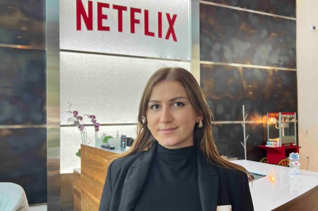 Çamerie Mazreku bëhet vajza e parë nga Kosova që punësohet në Netflix