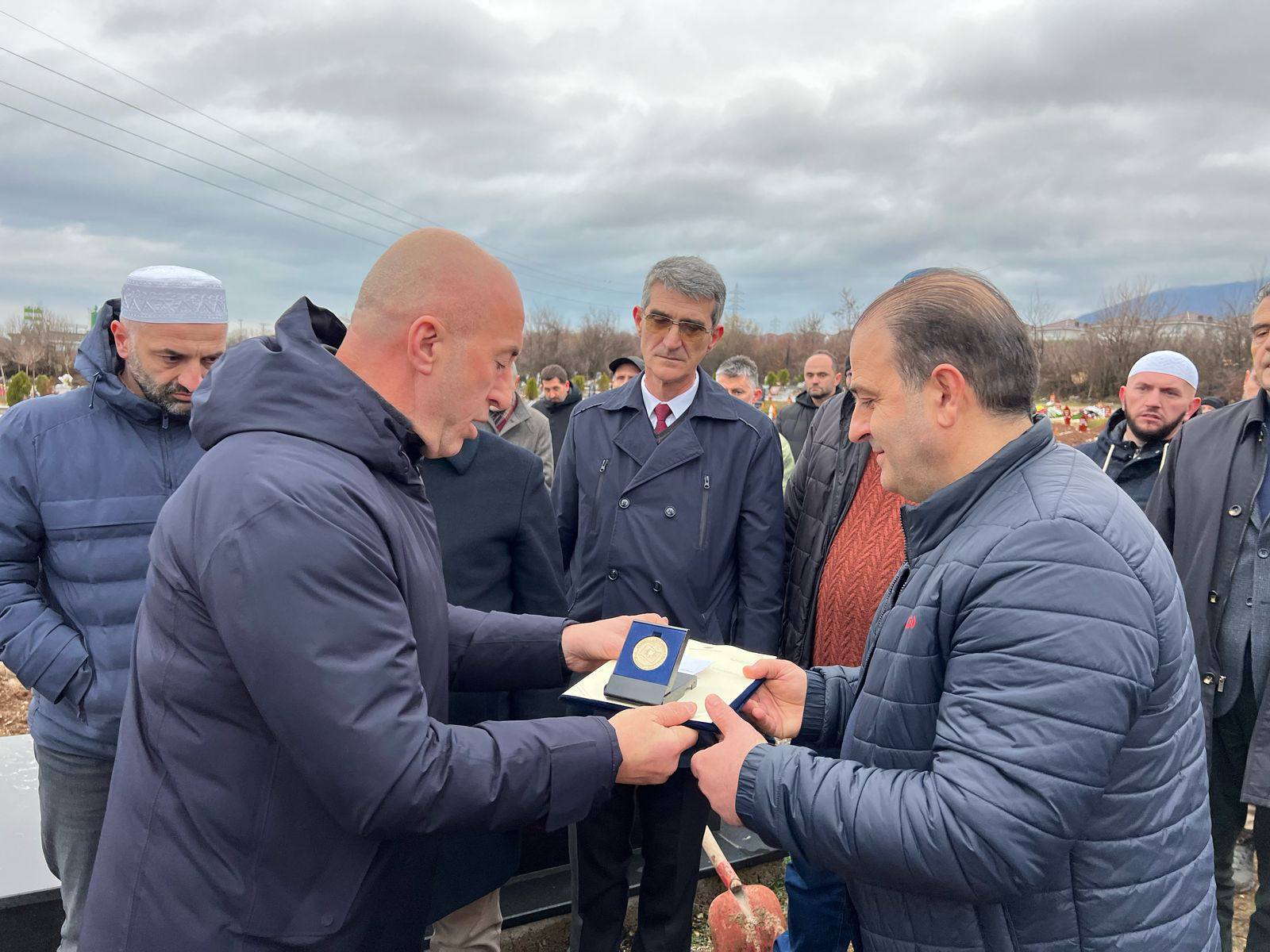 Haradinaj ndan medalje post mortem për profesorin Muhamet Kërveshi