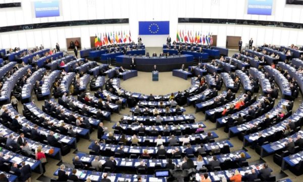 Eurodeputetët kërkojnë që të përshpejtohet procesi integrues dhe që Kosova të njihet nga pesë vendet e BE-së