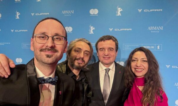 Artisti kosovar merr pjesë në Berlinale me filmin e tij, Kurti shkon atje, ambasadori Ajeti publikon një fotografi