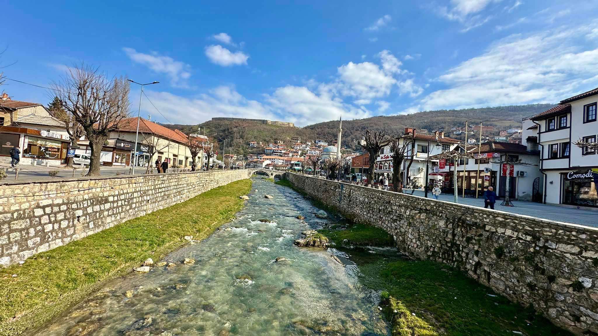 Turistë nga Japonia e Spanja vizitojnë Prizrenin