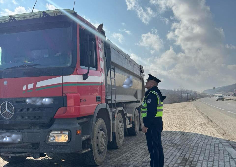 Operacioni “Roadpol”, policia shqipton 362 gjoba ndaj shoferëve të kamionëve dhe autobusëve