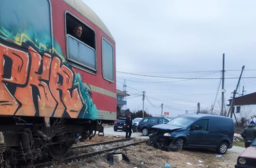 Treni godet veturën në Fushë Kosovë, nuk dihet a ka të lënduar