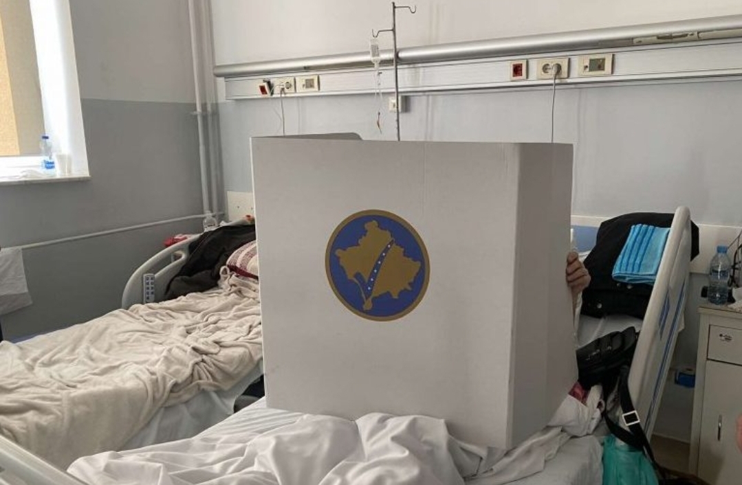 Votojnë edhe pacientët e shtrirë në klinikat e QKUK-së