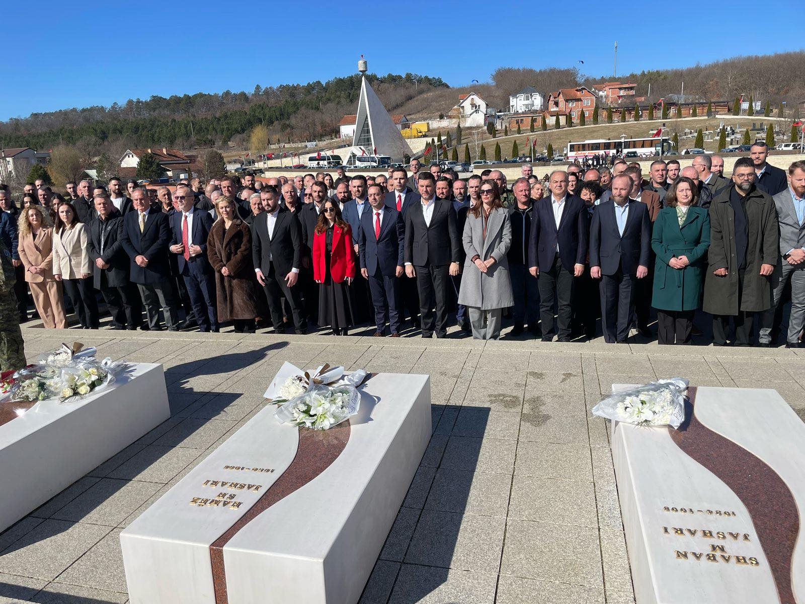 PDK bën homazhe në Prekaz me rastin e fillimit të ditëve të Epopesë së UÇK-së