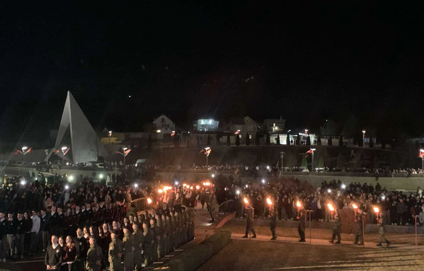 Ndizen flakadanët e lirisë në Prekaz