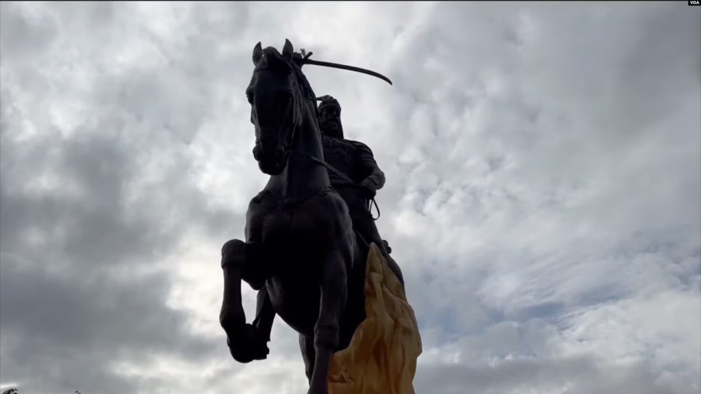 statuja-e-skenderbeut-se-shpejti-vendoset-ne-paris