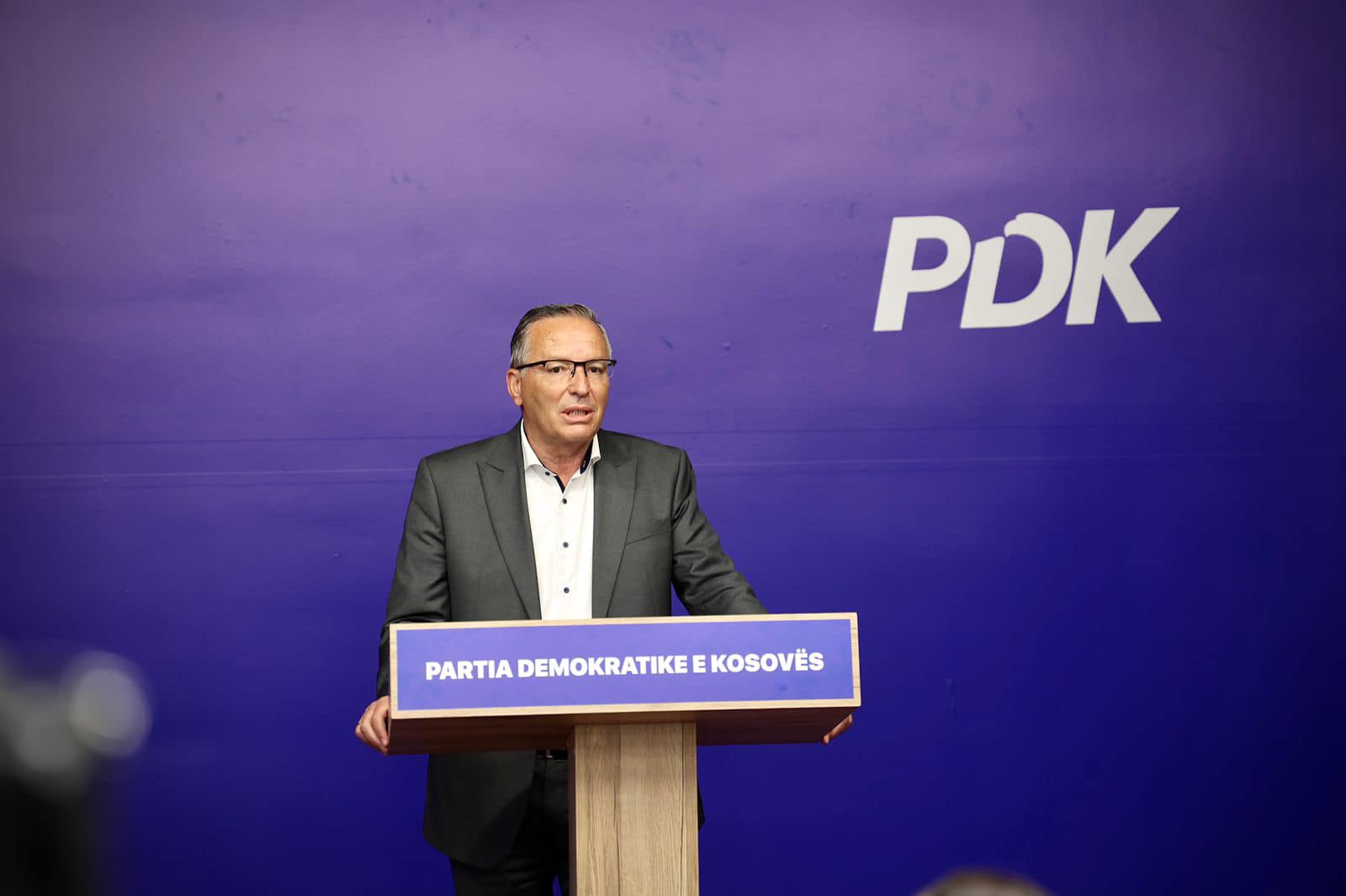 Hamza fton publikisht partitë e opozitës: Që sonte jam i gatshëm të ulemi e të bisedojmë