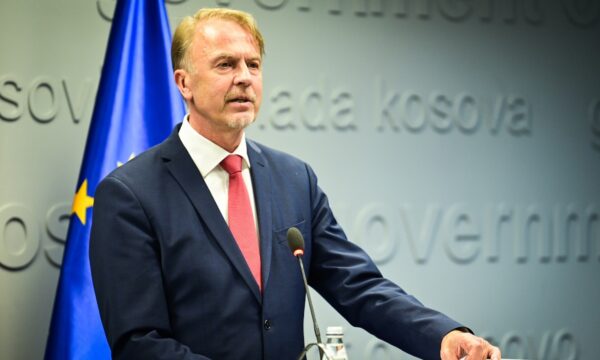 Ambasadori i BE-së në Kosovë njofton se është takuar me Rutte: Diskutuam për dialogun