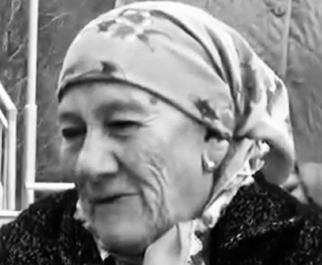 v*des-mane-sahiti,-nena-e-deshmorit-gezim-sahiti