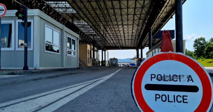 brenda-dy-muajve-u-vodhen-tri-tabela-sinjalizuese-ne-disa-zona-kufitare-te-kosoves