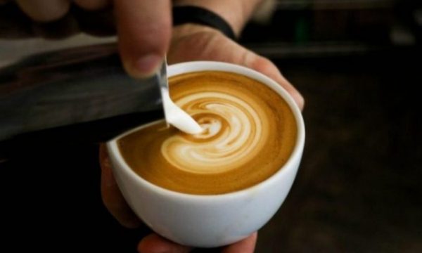 nje-makiato-ne-prishtine,-behet-2-euro