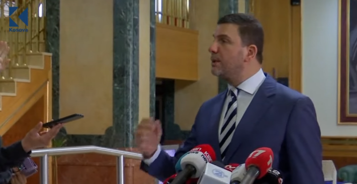 krasniqi:-nuk-i-iku-askujt-per-takim,-nuk-jap-propozime-per-emer-te-kryetarit-te-kuvendit