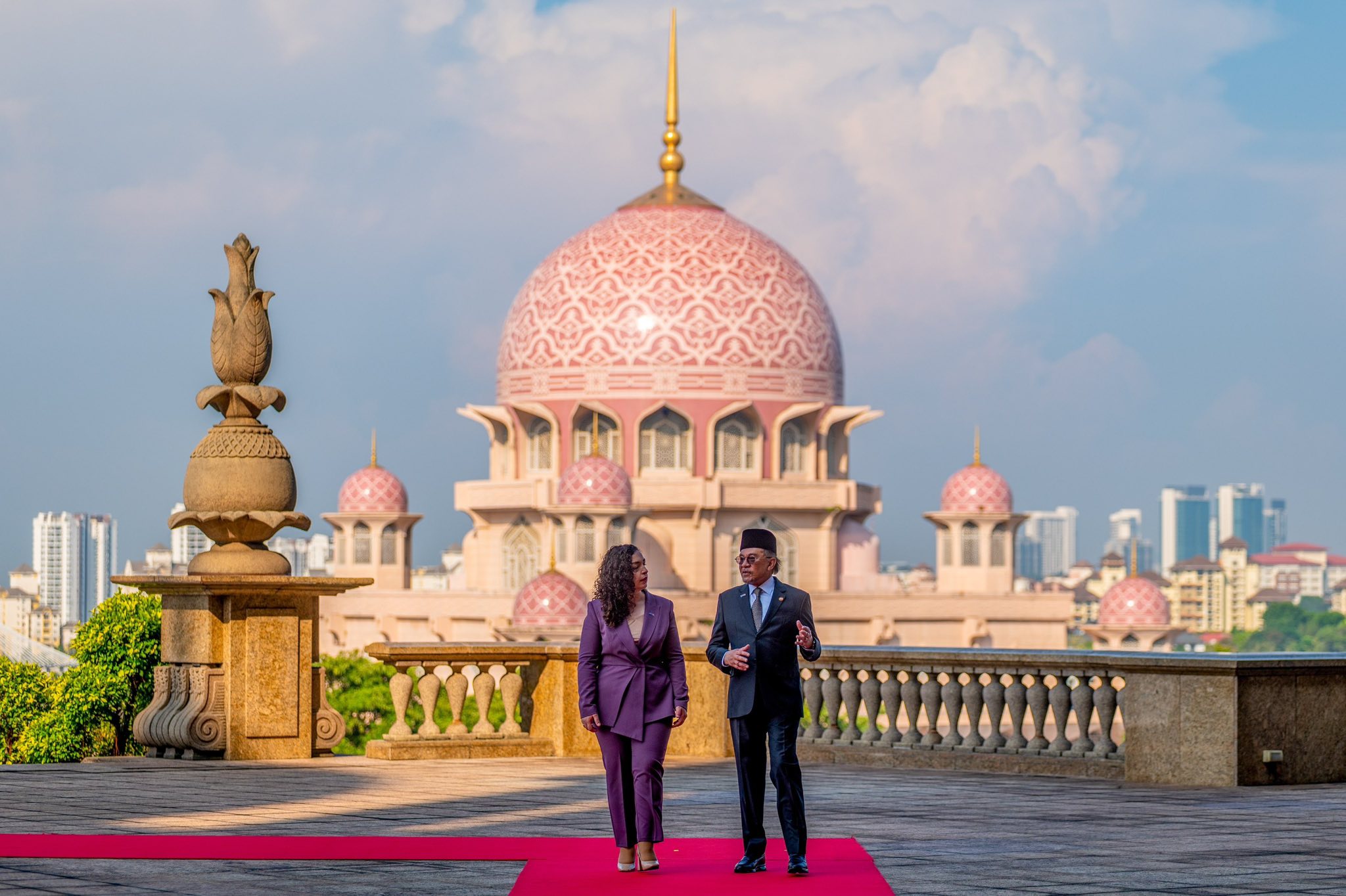 presidentja-osmani:-faleminderit-kryeminister-anwar-ibrahim-per-mikpritjen!