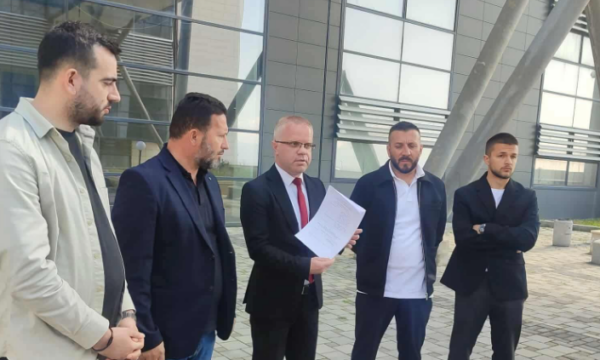 grupi-“asnje-cent-ma-shume”-e-con-ne-gjykate-zrre-ne-per-shtrenjtimin-e-rrymes