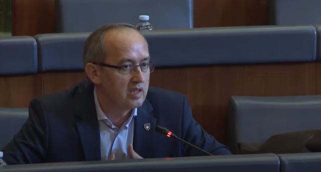 reagon-avdullah-hoti:-raporti-per-lirine-e-mediave-nuk-eshte-vec-statistike,-eshte-nje-alarm