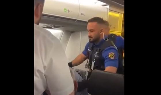 nje-person-tenton-ta-hape-deren-e-aeroplanit-gjate-fluturimit-gjeneve-prishtine,-ndalohet-(video)