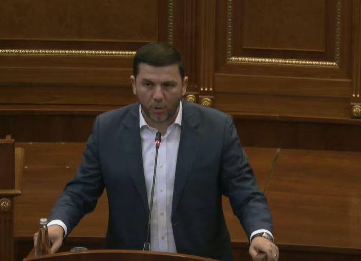 krasniqi:-mos-e-shkelni-kushtetuten,-mos-e-beni-cirk-kete-kuvend