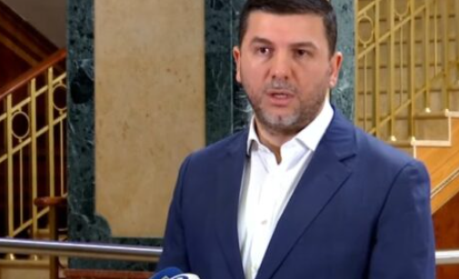 krasniqi:-kurti-nuk-i-ka-votat-per-qeveri-prandaj-po-e-mban-peng-kuvendin