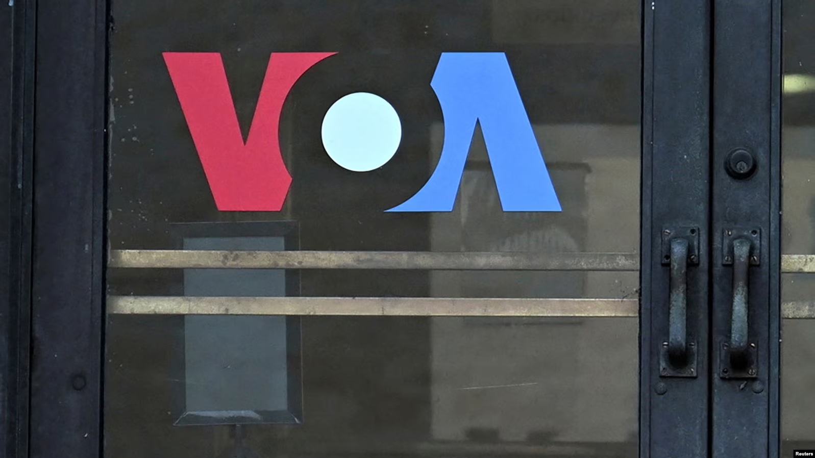 ​zeri-i-amerikes-do-te-vazhdoje-transmetimin-javen-e-ardhshme