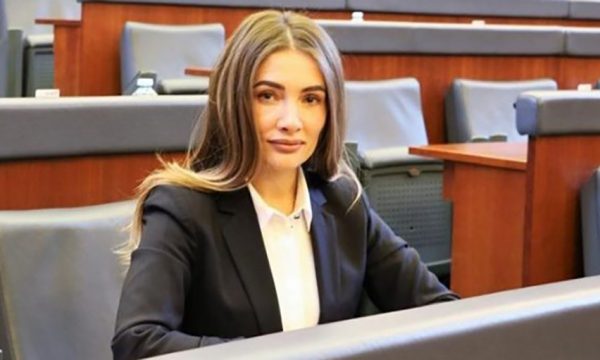 deputetja-e-pdk-se:-kosova-ne-krize,-sic-e-donte-albin-kurti
