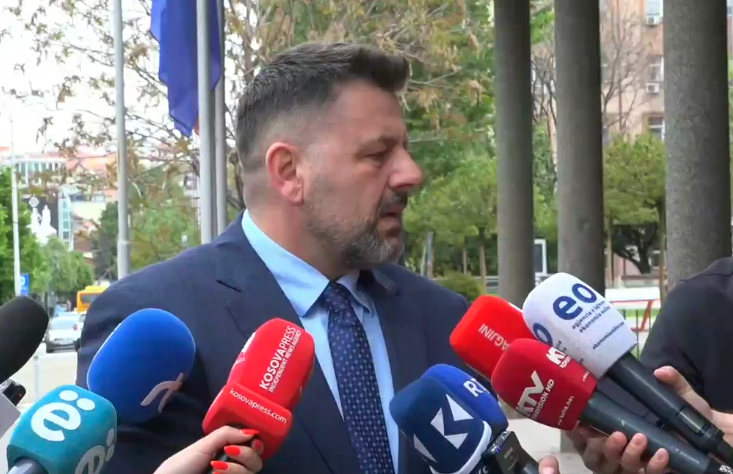 berisha:-abdixhiku-s’ka-nevoje-te-me-ftoje-per-qeveri-te-perbashket-me-kurtin