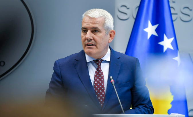 bastisjet-ne-veri,-svecla-publikon-pamje-te-armeve-qe-u-gjeten