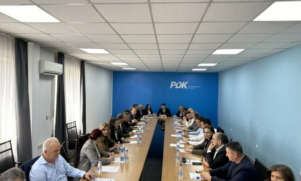 nis-mbledhja-e-pdk-se,-do-te-diskutohet-propozimi-i-ldk-se-per-qeveri-tranzitore
