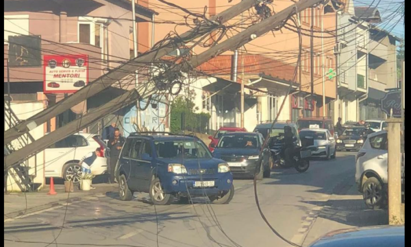 nderpritet-rryma-ne-rrugen-“isa-kastrati”,-shkak-demtimi-i-shtyllave